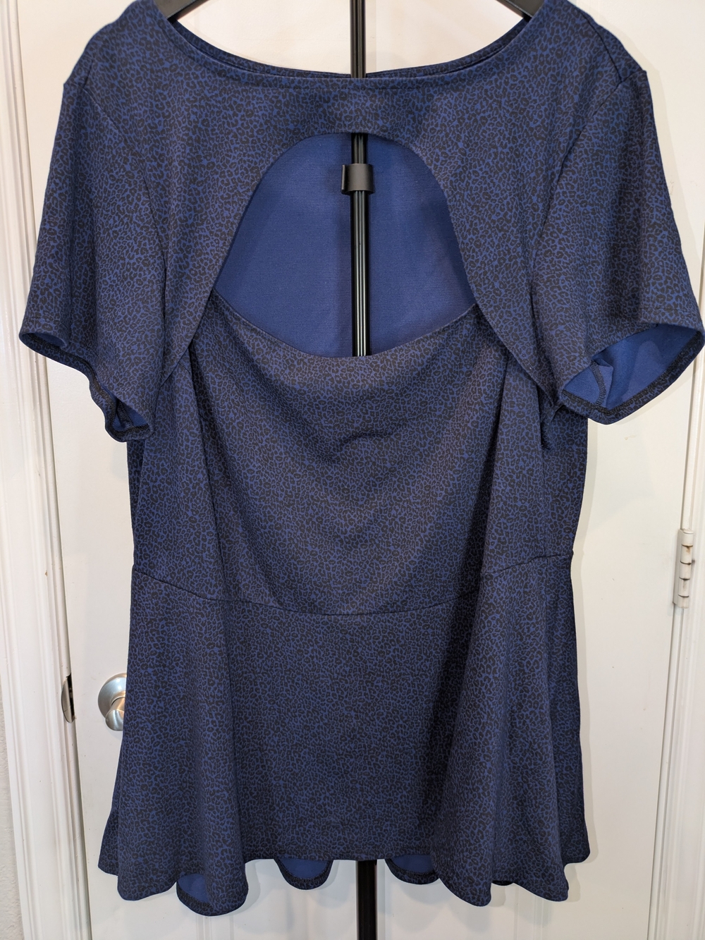 Torrid 3X Blue Leopard Cutout Front Peplum Tunic Top 22 24